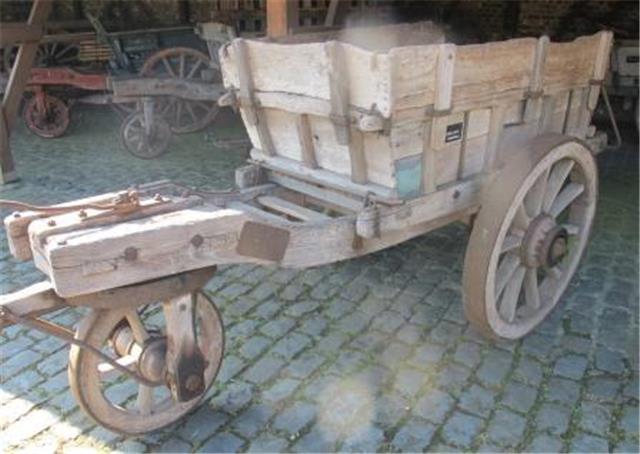 Driewielkar met geknikte draagboom, Karrenmuseum Essen